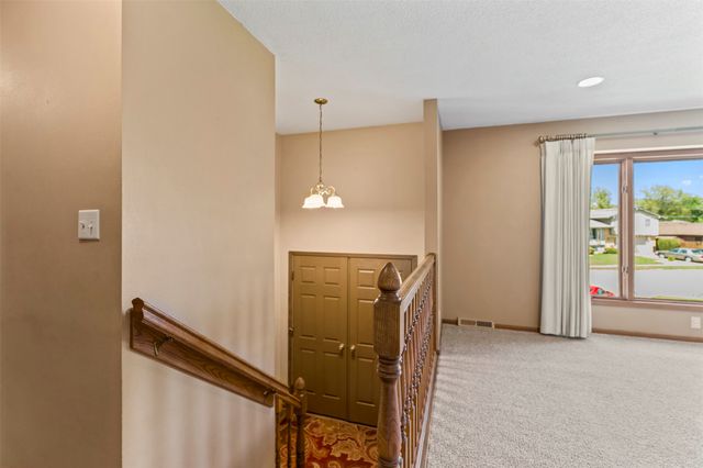 1503 N 5th Avenue E, Newton, IA 50208