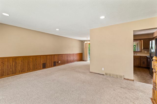 1503 N 5th Avenue E, Newton, IA 50208