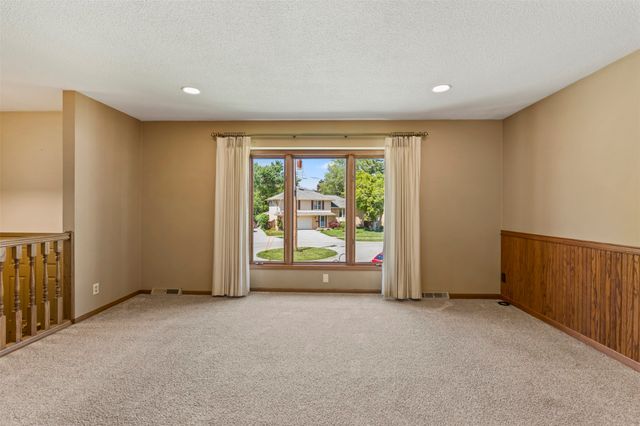 1503 N 5th Avenue E, Newton, IA 50208