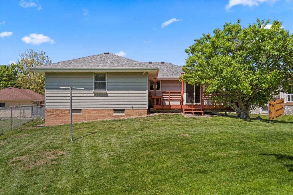 1503 N 5th Avenue E, Newton, IA 50208