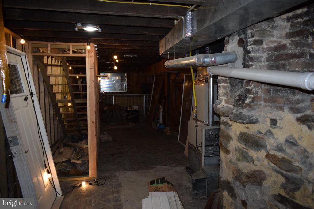 Image 12 of property listing at 1639 APPLETON ST, Baltimore, MD 21217