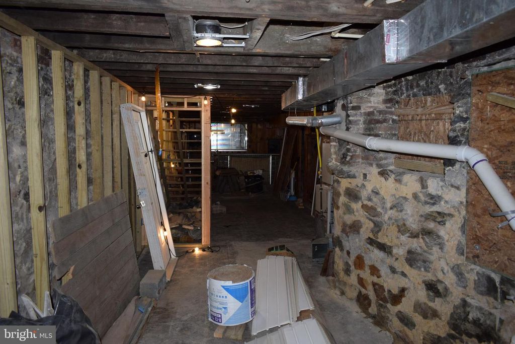 Image 13 of property listing at 1639 APPLETON ST, Baltimore, MD 21217