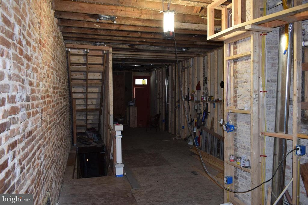 Image 2 of property listing at 1639 APPLETON ST, Baltimore, MD 21217