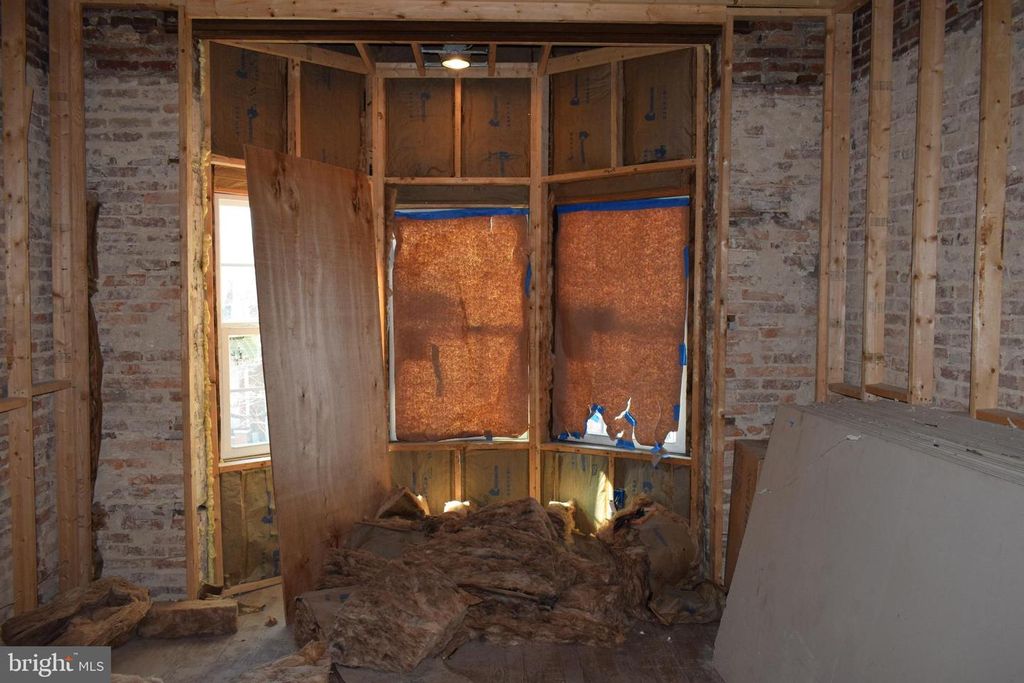 Image 5 of property listing at 1639 APPLETON ST, Baltimore, MD 21217