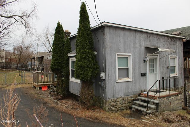 7-11 Forbes Avenue, Rensselaer, NY 12144