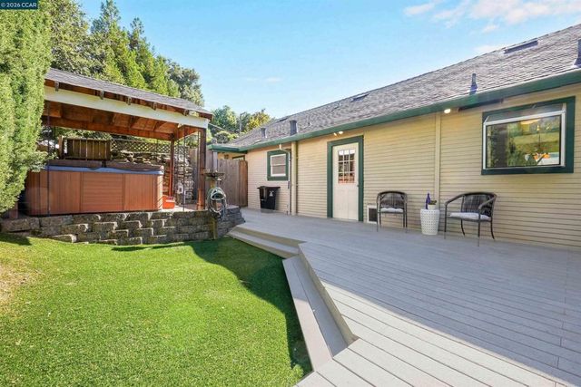 30 Bishop, Crockett, CA 94525