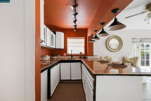 30 Bishop, Crockett, CA 94525