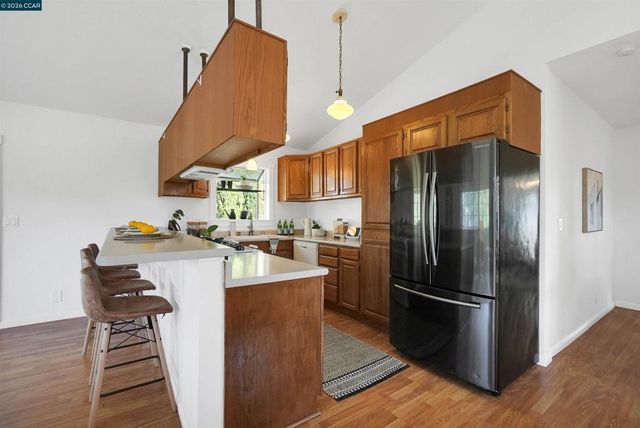 30 Bishop, Crockett, CA 94525
