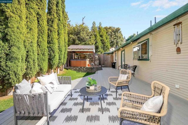 30 Bishop, Crockett, CA 94525