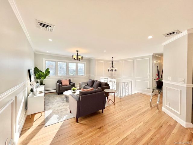 88 Stewart Avenue, Hicksville, NY 11801