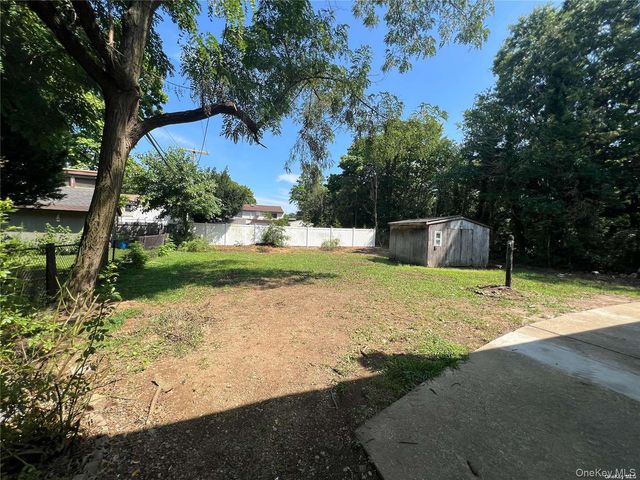 88 Stewart Avenue, Hicksville, NY 11801