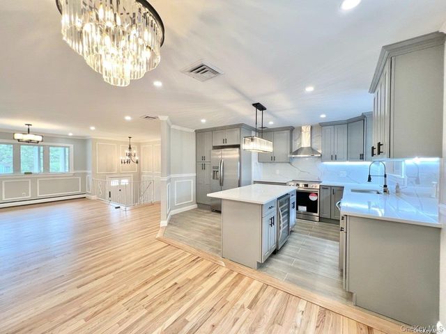 88 Stewart Avenue, Hicksville, NY 11801
