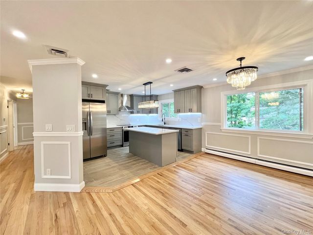 88 Stewart Avenue, Hicksville, NY 11801