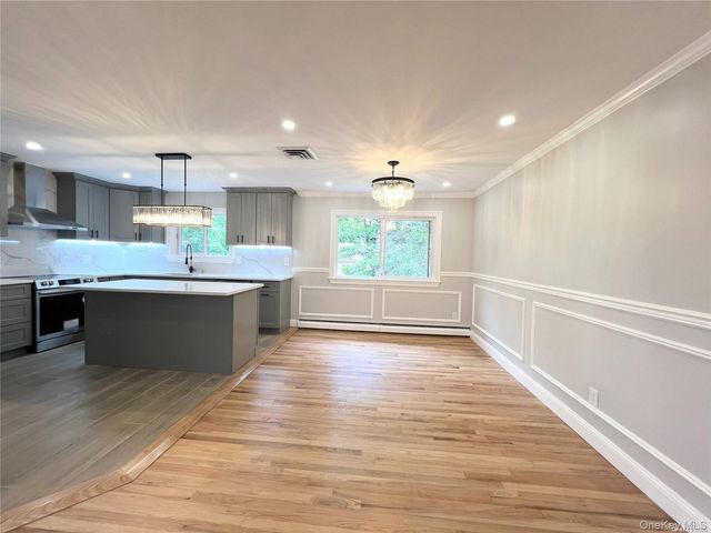 88 Stewart Avenue, Hicksville, NY 11801