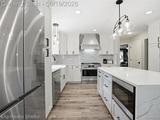 11127 Minnfrank Drive, Utica, MI 48316