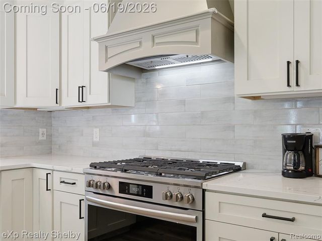 11127 Minnfrank Drive, Utica, MI 48316