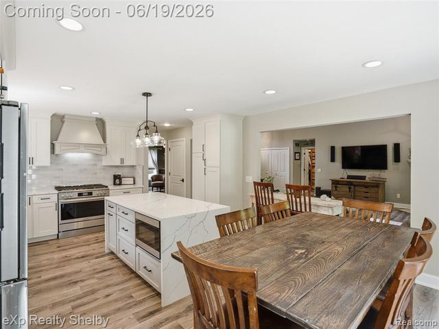 11127 Minnfrank Drive, Utica, MI 48316