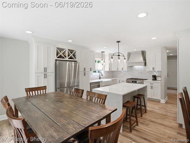 11127 Minnfrank Drive, Utica, MI 48316