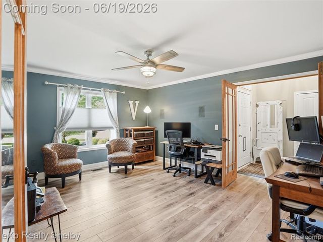 11127 Minnfrank Drive, Utica, MI 48316