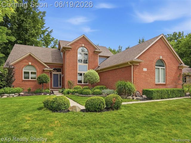 11127 Minnfrank Drive, Utica, MI 48316