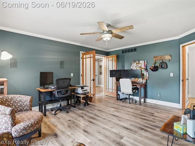 11127 Minnfrank Drive, Utica, MI 48316