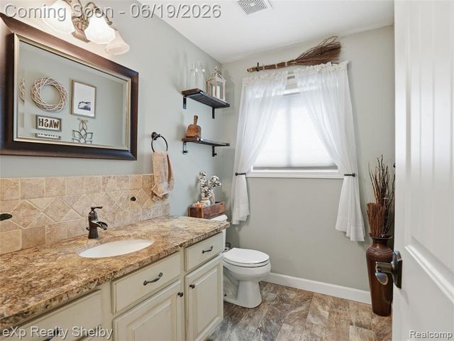 11127 Minnfrank Drive, Utica, MI 48316