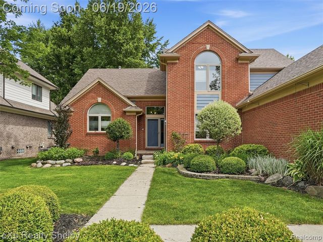 11127 Minnfrank Drive, Utica, MI 48316