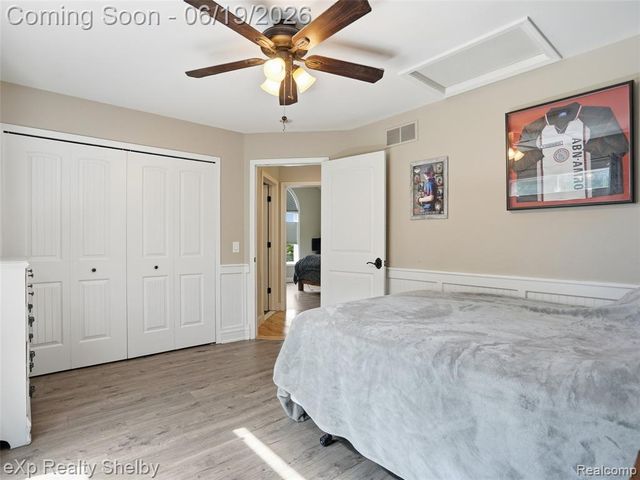 11127 Minnfrank Drive, Utica, MI 48316