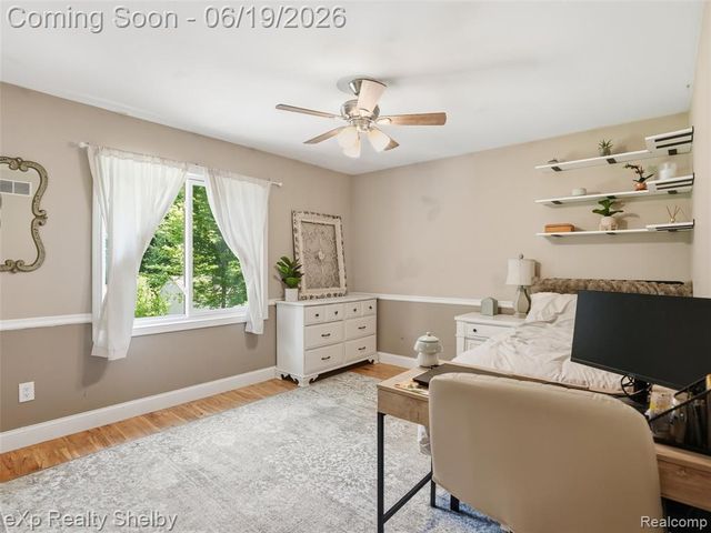 11127 Minnfrank Drive, Utica, MI 48316