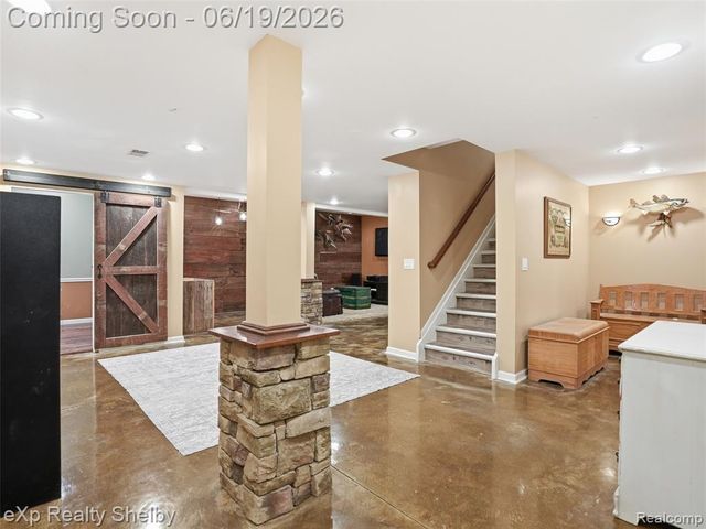 11127 Minnfrank Drive, Utica, MI 48316