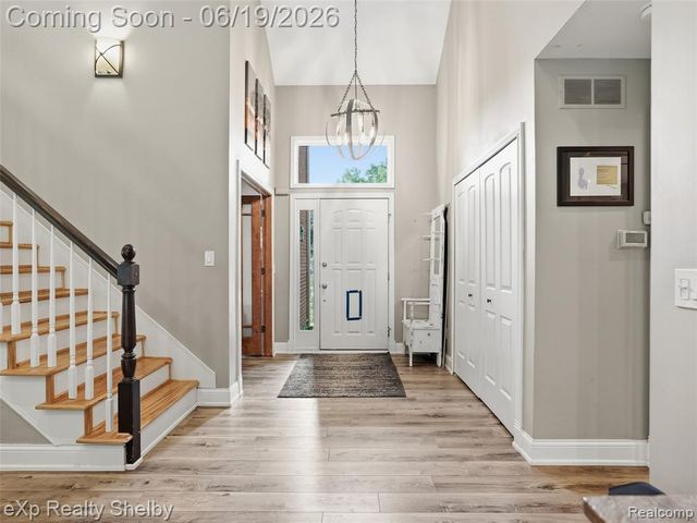 11127 Minnfrank Drive, Utica, MI 48316