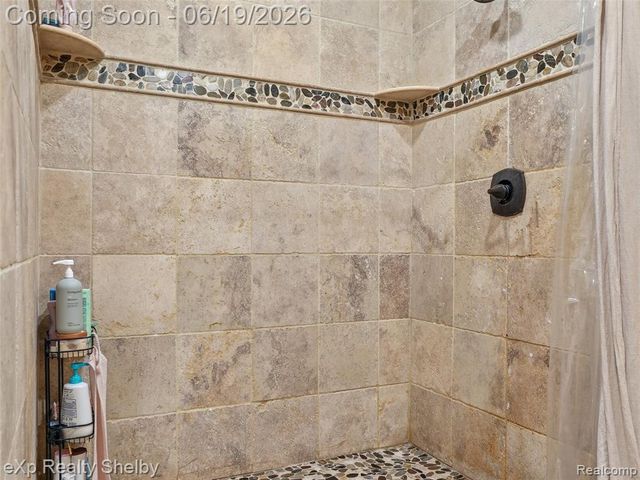 11127 Minnfrank Drive, Utica, MI 48316