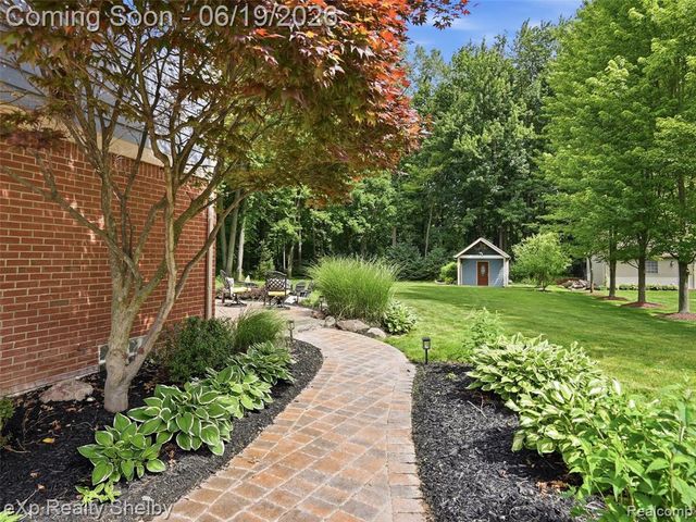 11127 Minnfrank Drive, Utica, MI 48316