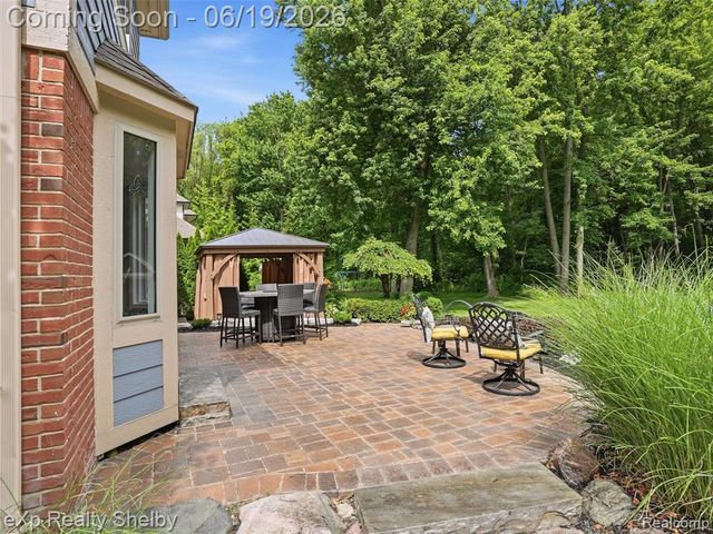 11127 Minnfrank Drive, Utica, MI 48316