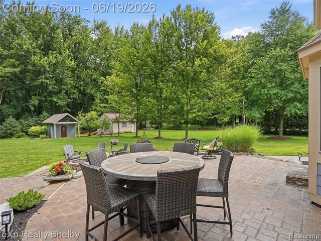 11127 Minnfrank Drive, Utica, MI 48316