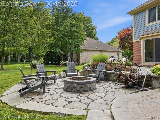 11127 Minnfrank Drive, Utica, MI 48316