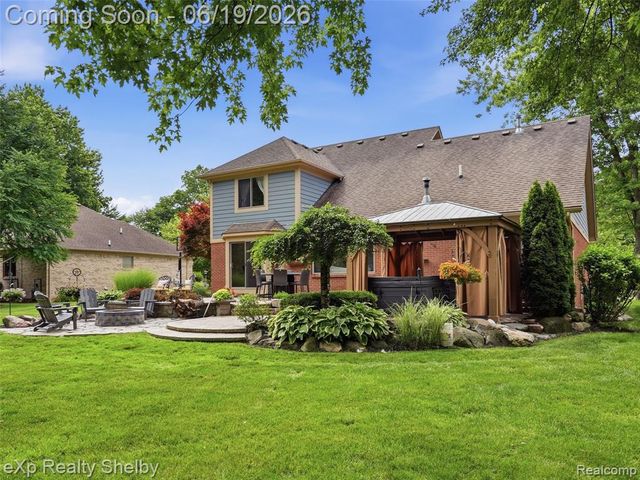11127 Minnfrank Drive, Utica, MI 48316