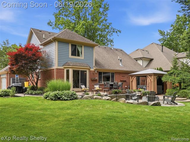 11127 Minnfrank Drive, Utica, MI 48316