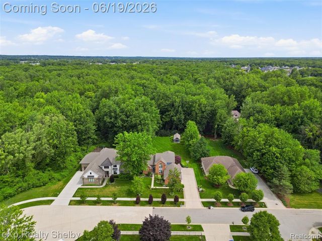 11127 Minnfrank Drive, Utica, MI 48316