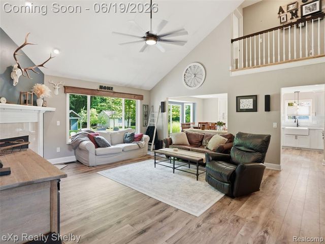 11127 Minnfrank Drive, Utica, MI 48316