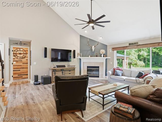 11127 Minnfrank Drive, Utica, MI 48316