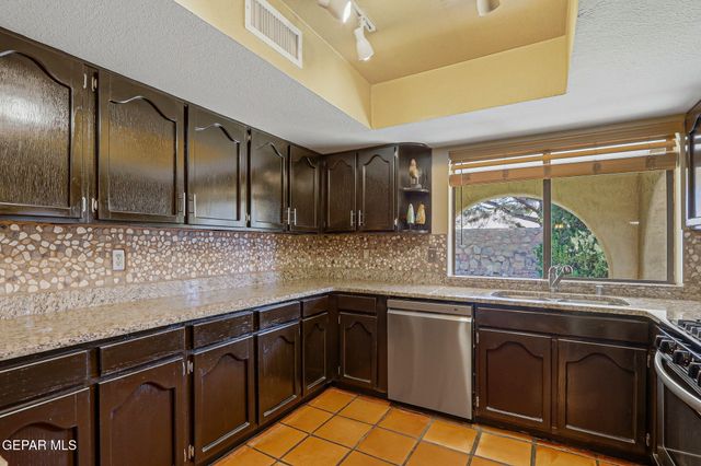 6064 BANDOLERO Drive, El Paso, TX 79912
