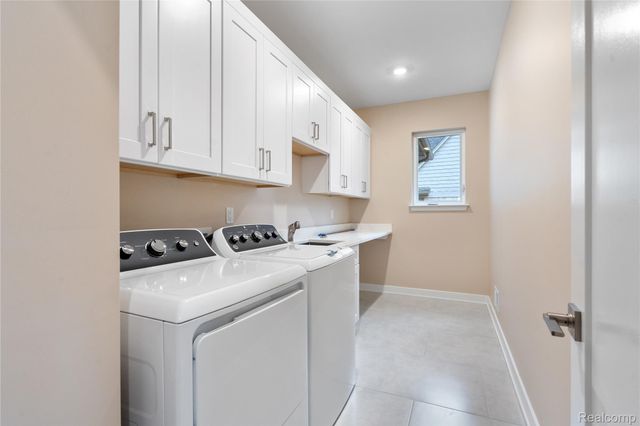 8894 Marquette Drive, Grosse Ile Township, MI 48138