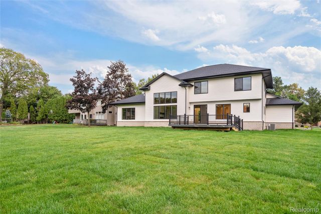 8894 Marquette Drive, Grosse Ile Township, MI 48138
