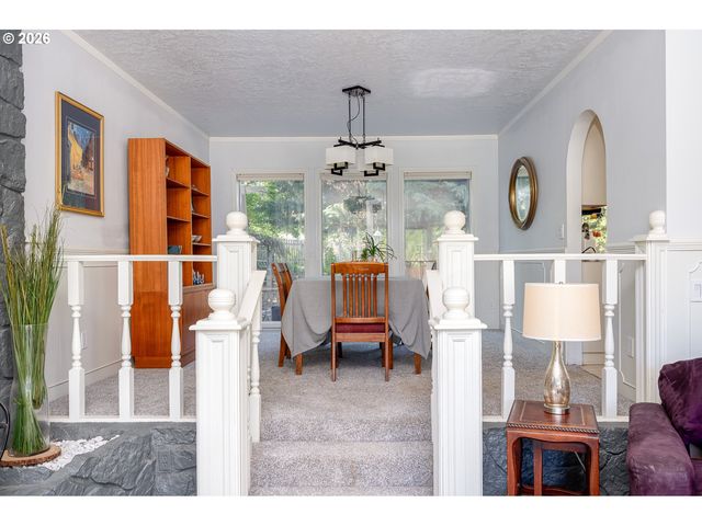 6031 Se ALDERCREST Rd, Milwaukie, OR 97267