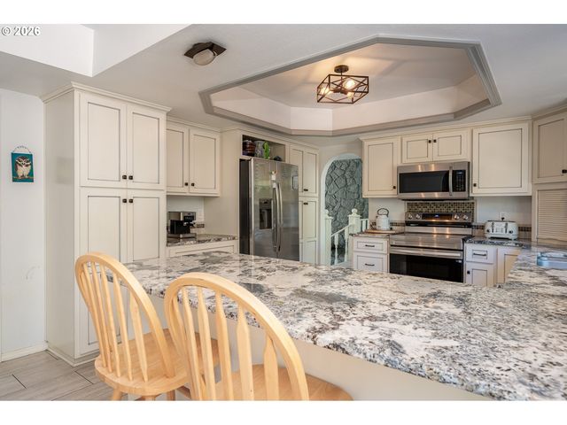 6031 Se ALDERCREST Rd, Milwaukie, OR 97267