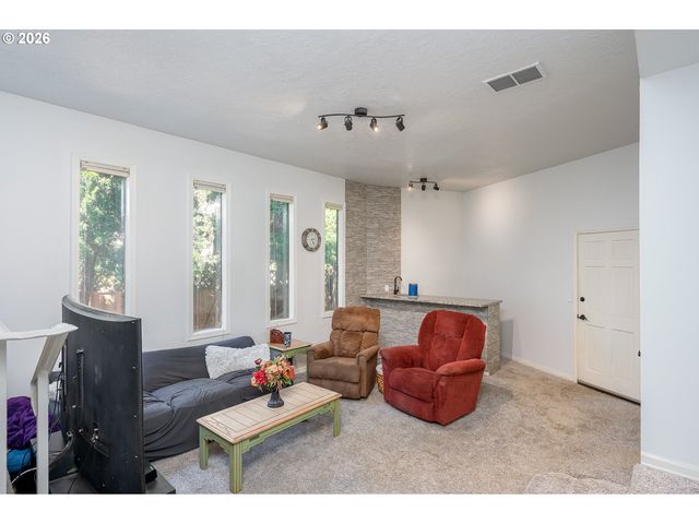 6031 Se ALDERCREST Rd, Milwaukie, OR 97267