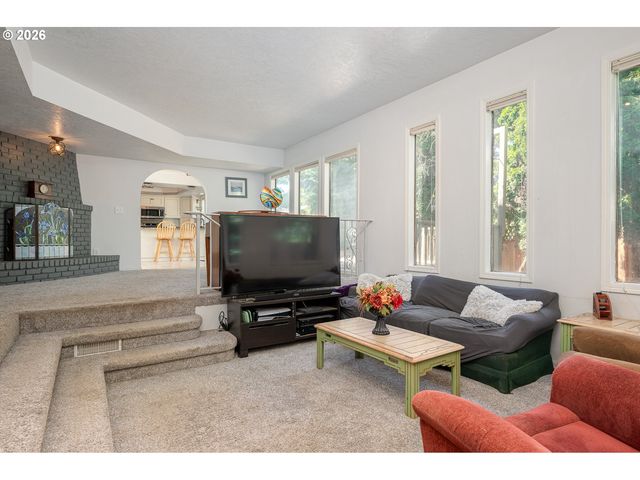 6031 Se ALDERCREST Rd, Milwaukie, OR 97267