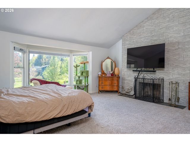 6031 Se ALDERCREST Rd, Milwaukie, OR 97267