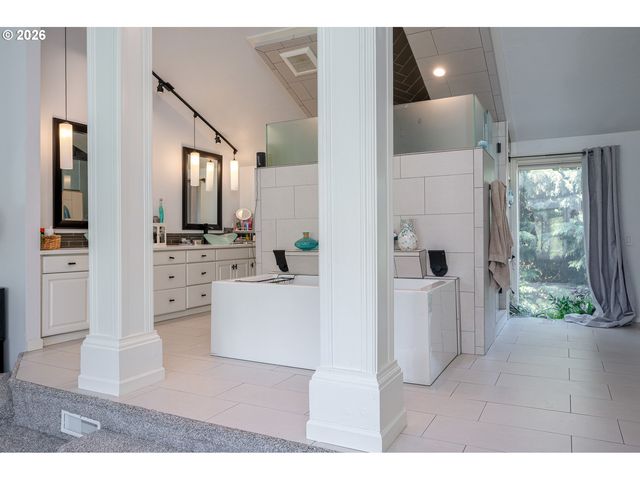 6031 Se ALDERCREST Rd, Milwaukie, OR 97267